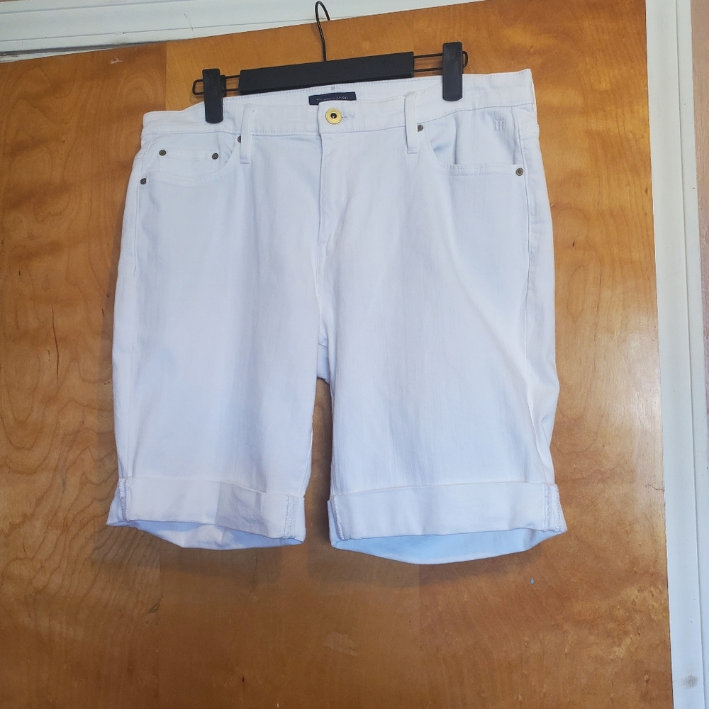 White Women's Tommy Hilfiger Shorts 8